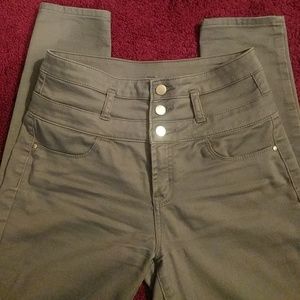 Refuge skinny size 8